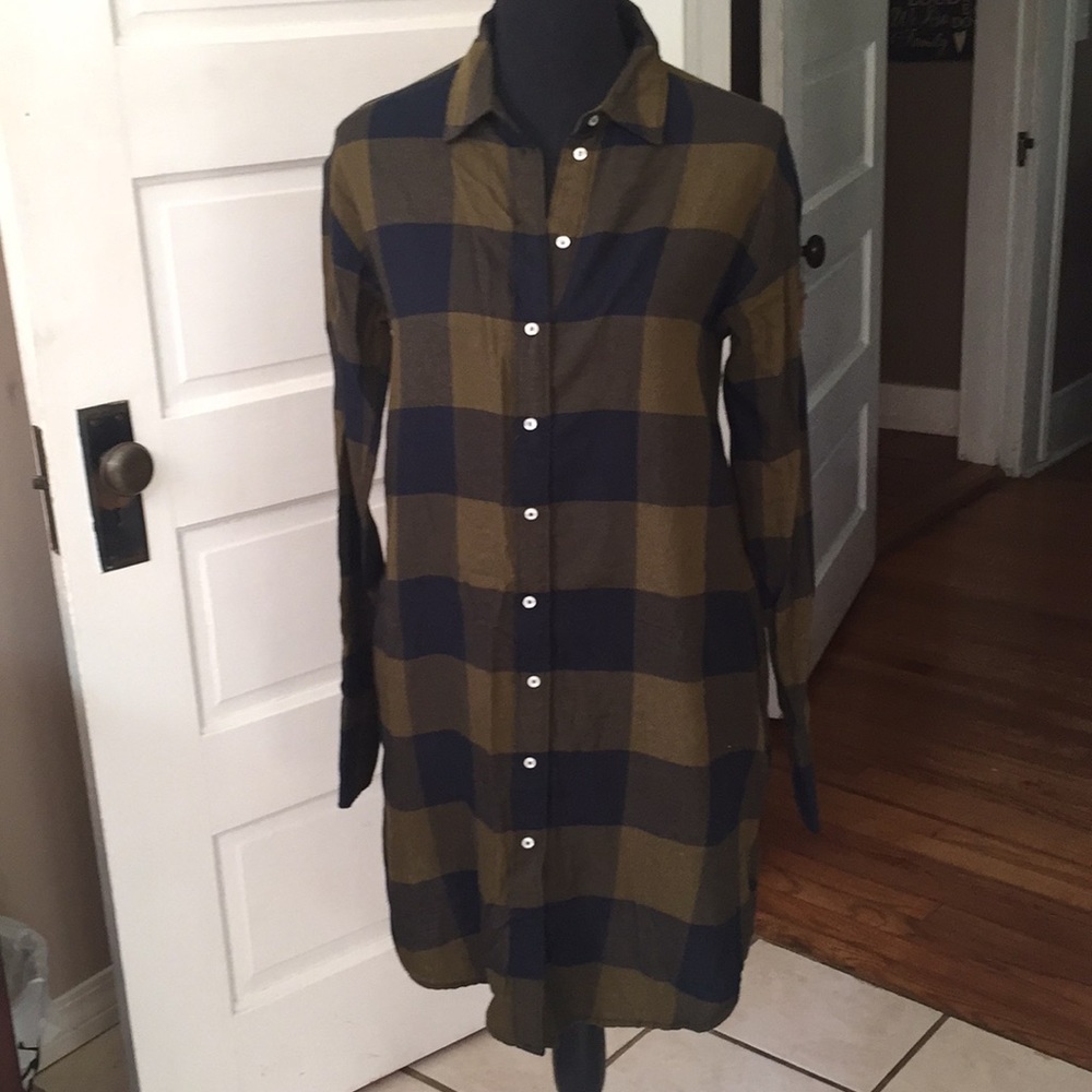Olive green and navy H&M long sleeve button tunic